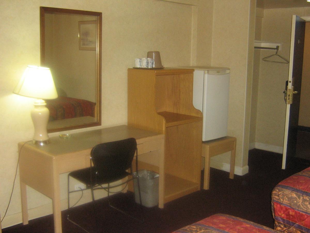 Town And Country Motor Hotel カルガリー エクステリア 写真